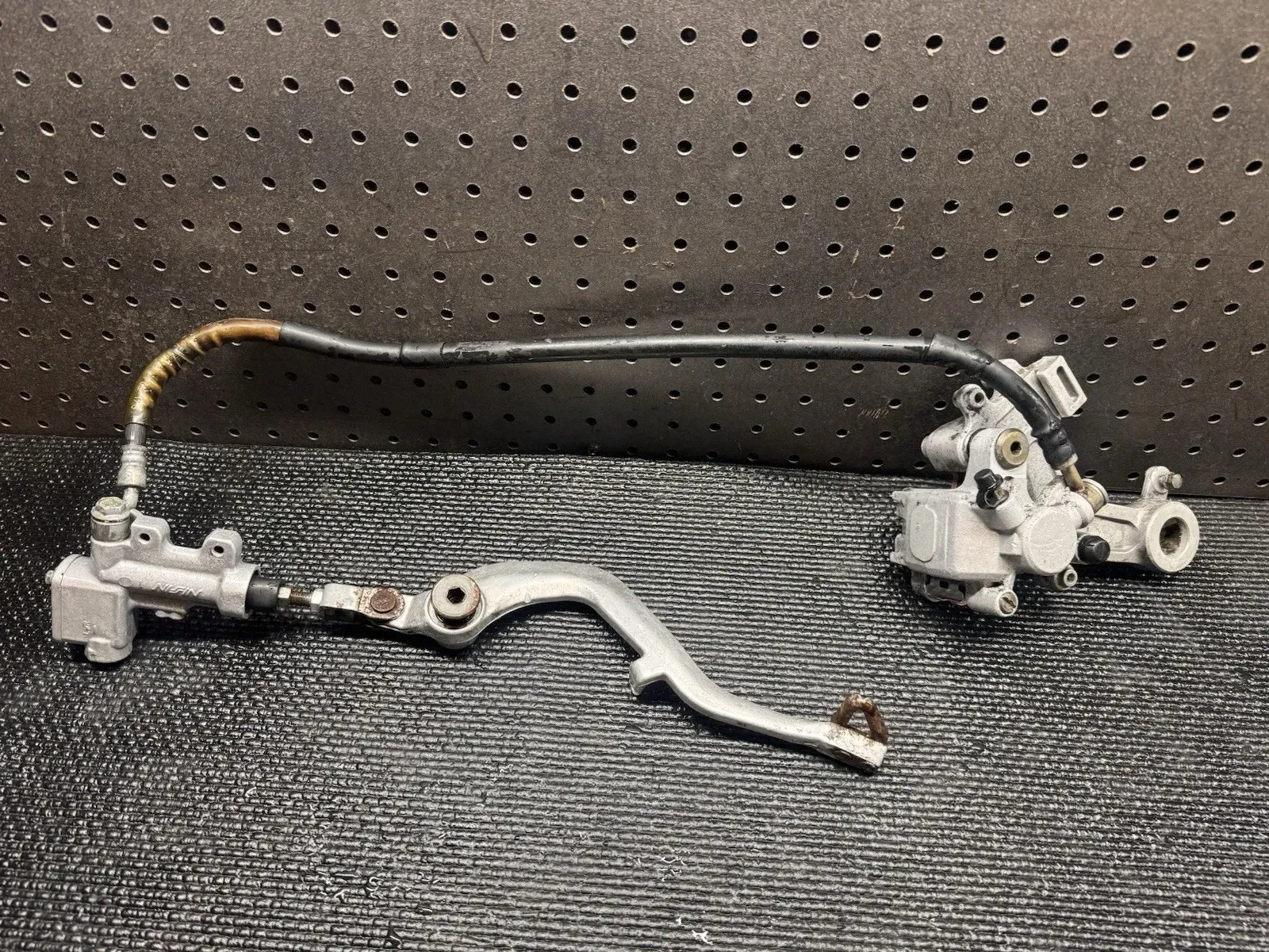 2004 04-08 Suzuki RM125 RM250 Rear Brake Assembly OEM NISSIN Master Caliper Pads