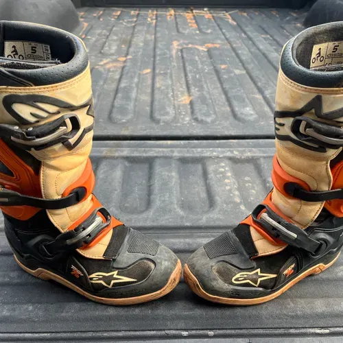 Youth Alpinestars Boots Size 5